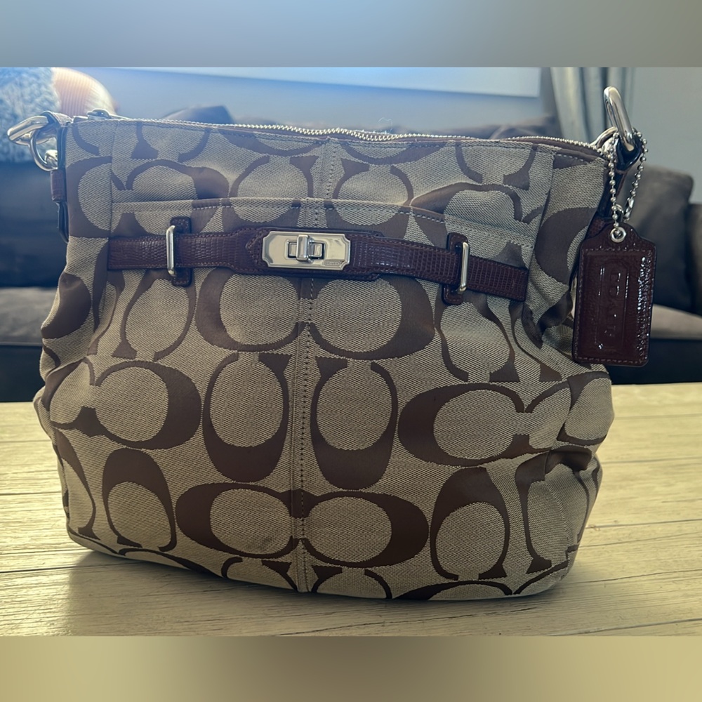 Coach Signature Purse – Brown/Tan
